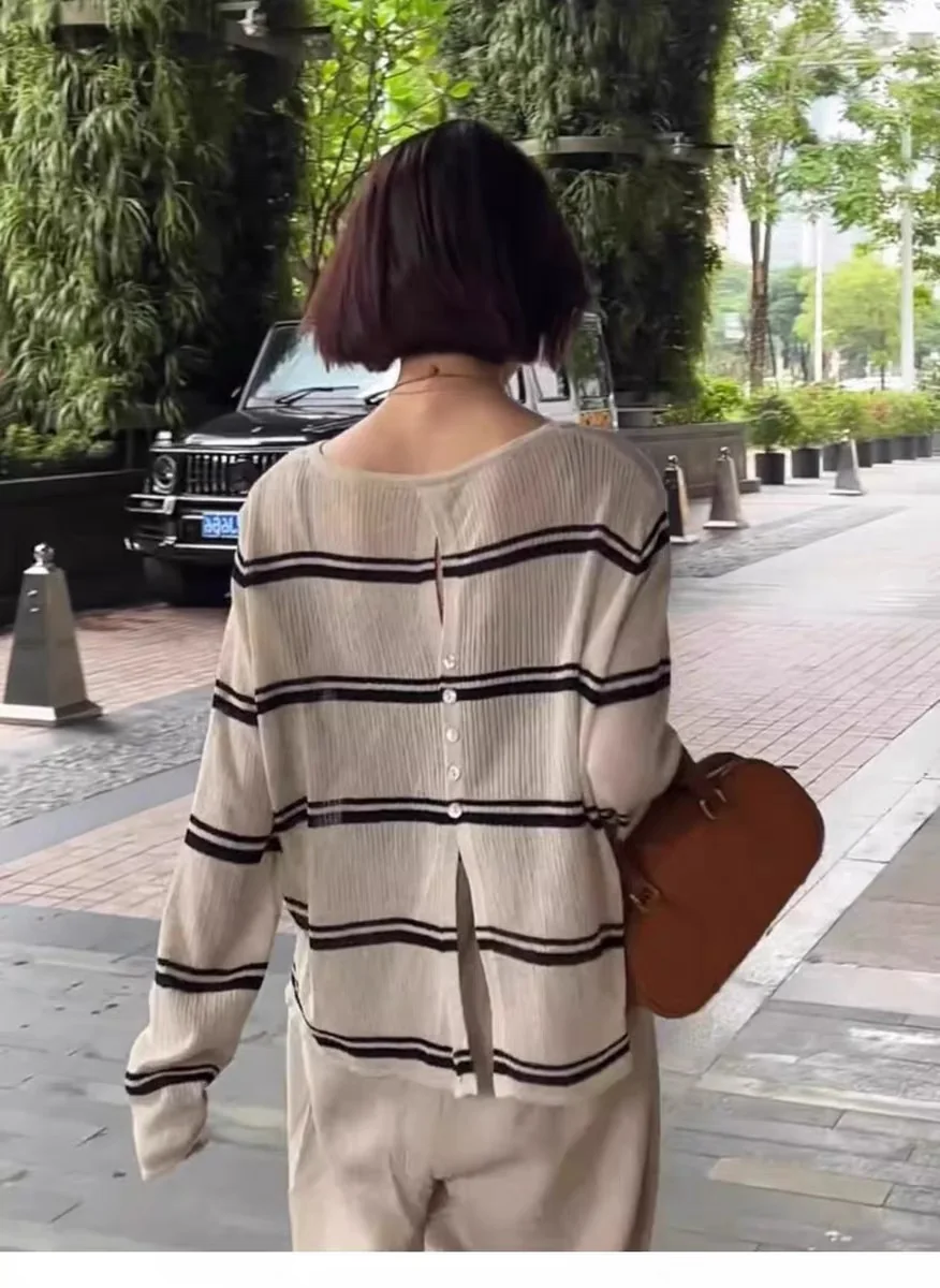 撞色條紋後開叉冰絲長袖針織衫女2025新款夏季寬鬆小個子防曬上衣・4 色可選 穿搭氛圍