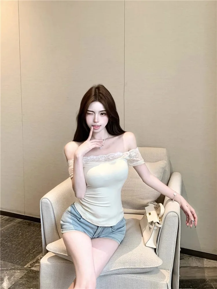 杏色・修身・蕾絲・夏日・短袖上衣 穿搭參考