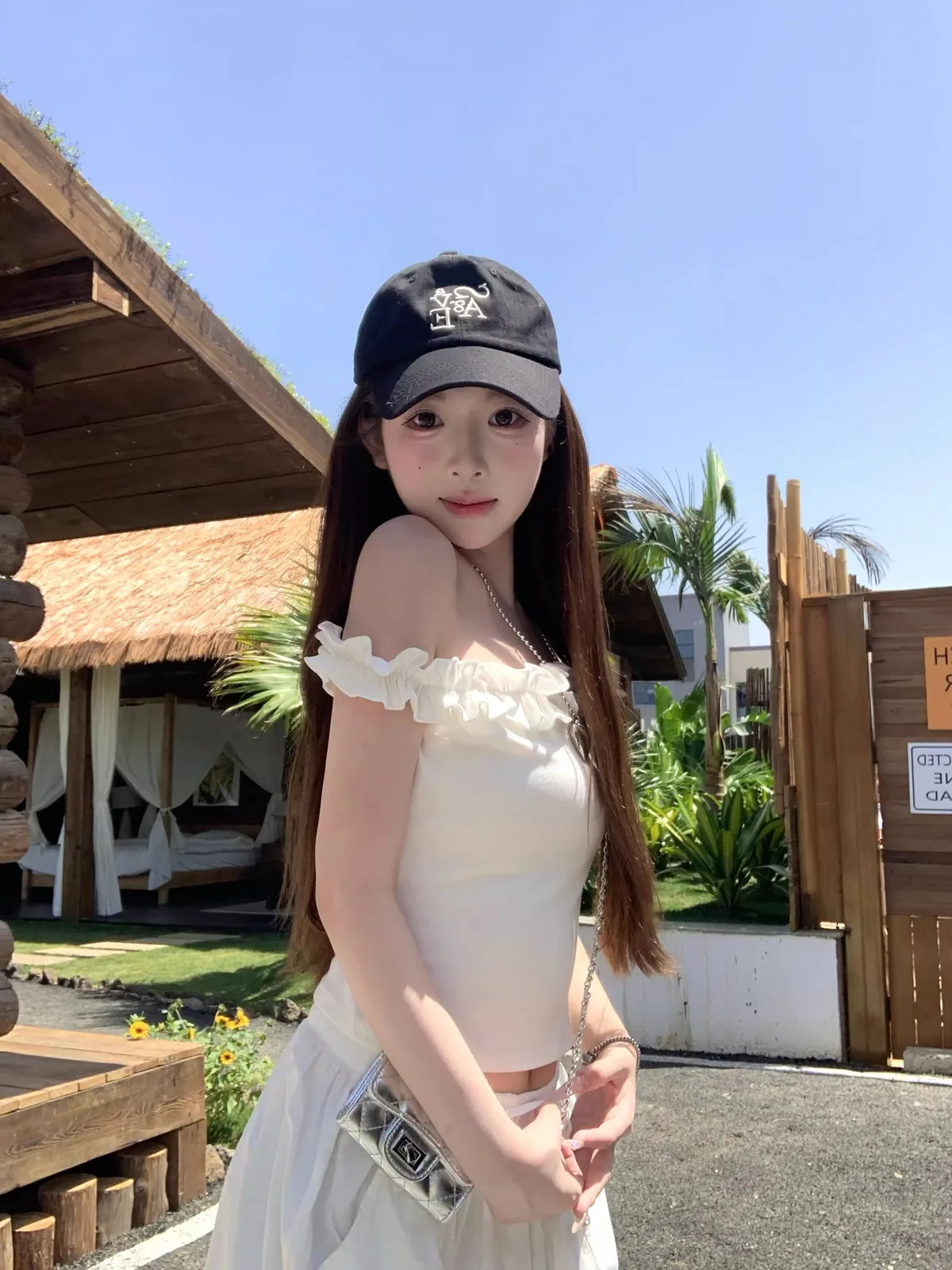 白色/灰色・短版・修身・夏日・短袖上衣 穿搭參考