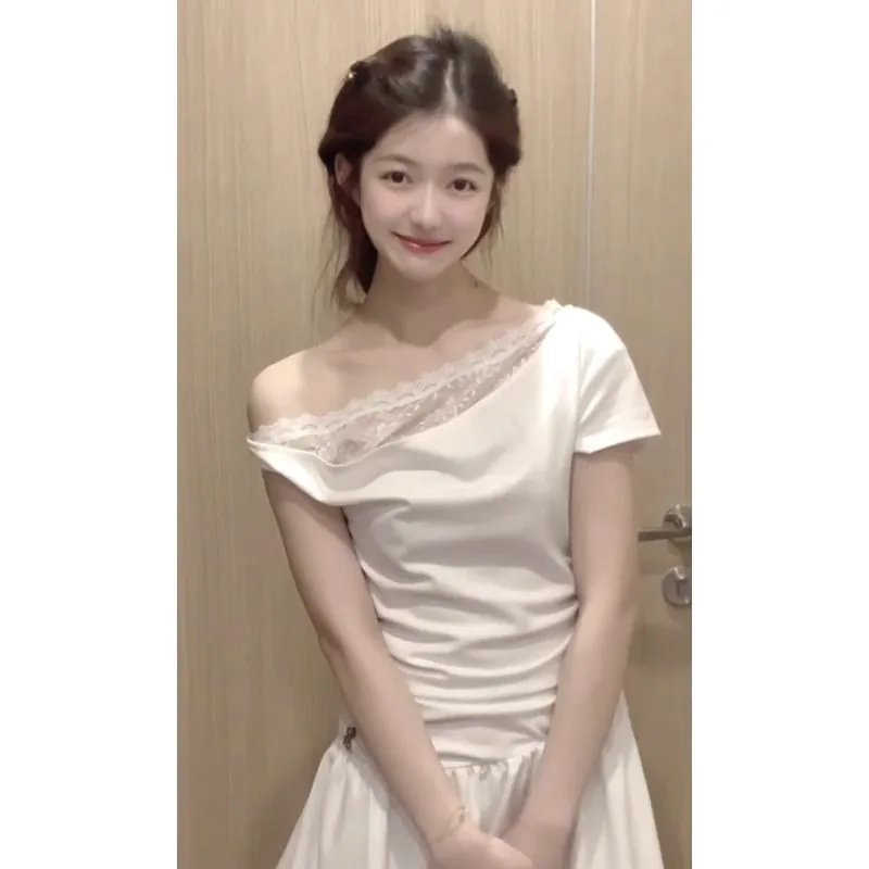 白色・修身・蕾絲・露肩・夏日・短袖上衣 設計細節