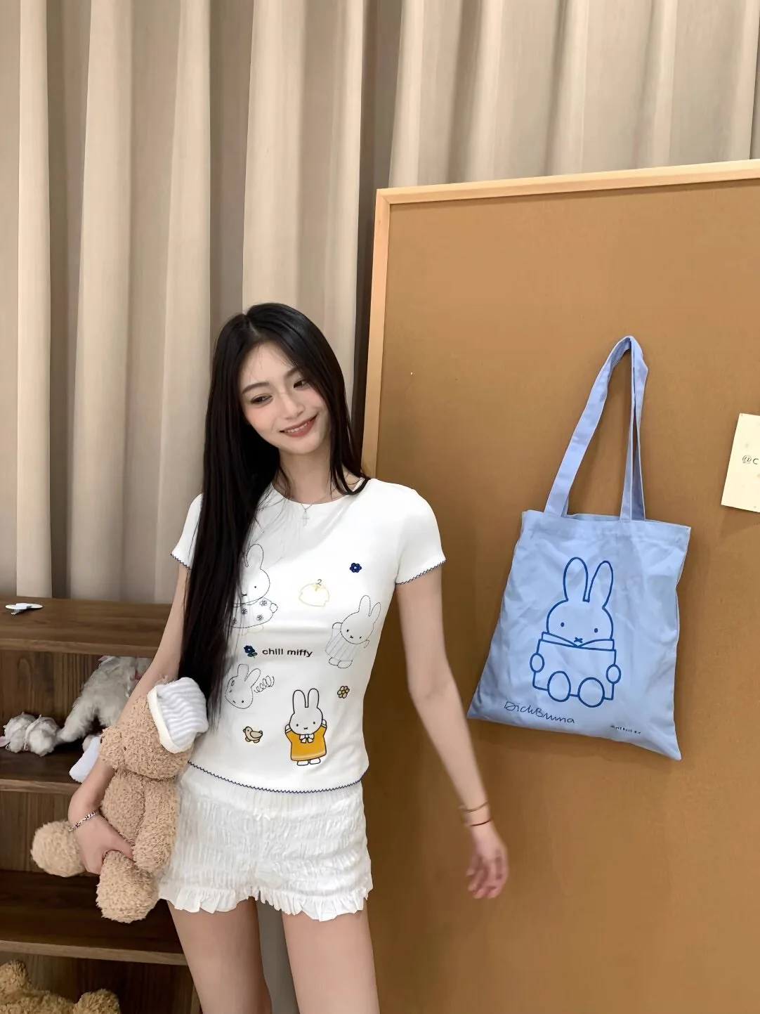 白色・刺繡・短版・修身・夏日・短袖上衣 設計細節