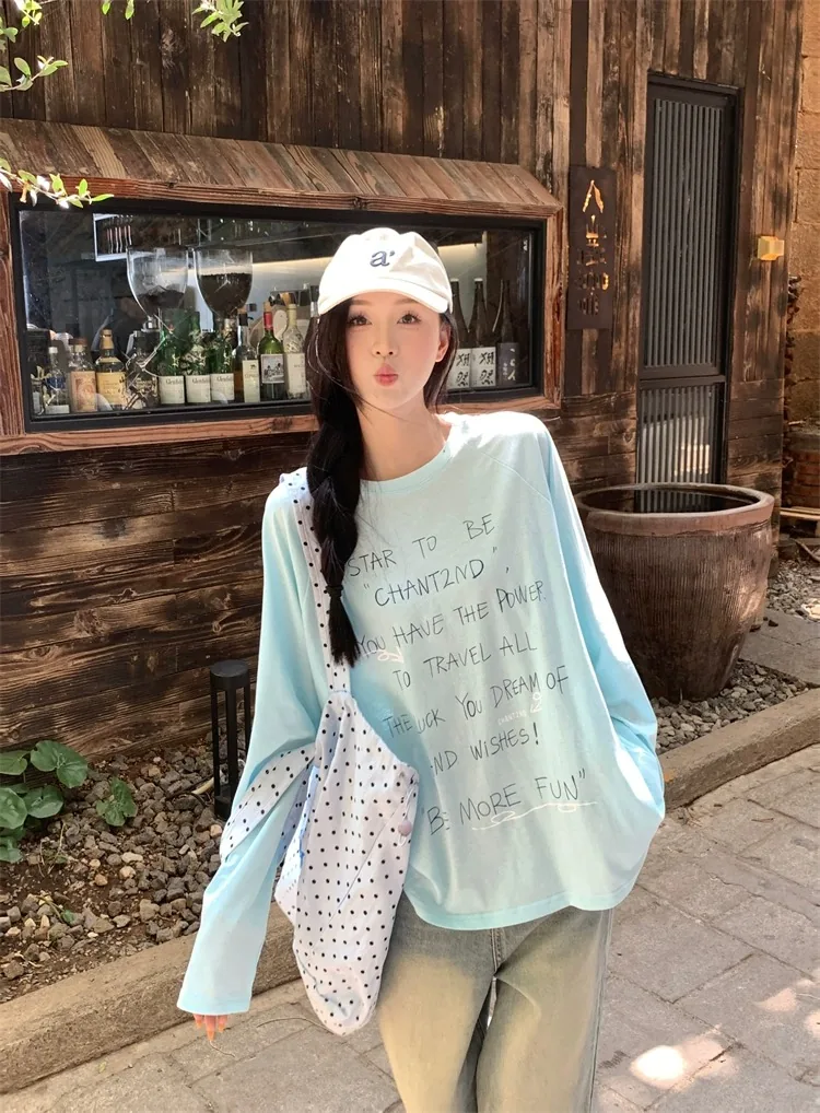 藍色・印花・寬鬆・短袖上衣 穿搭參考