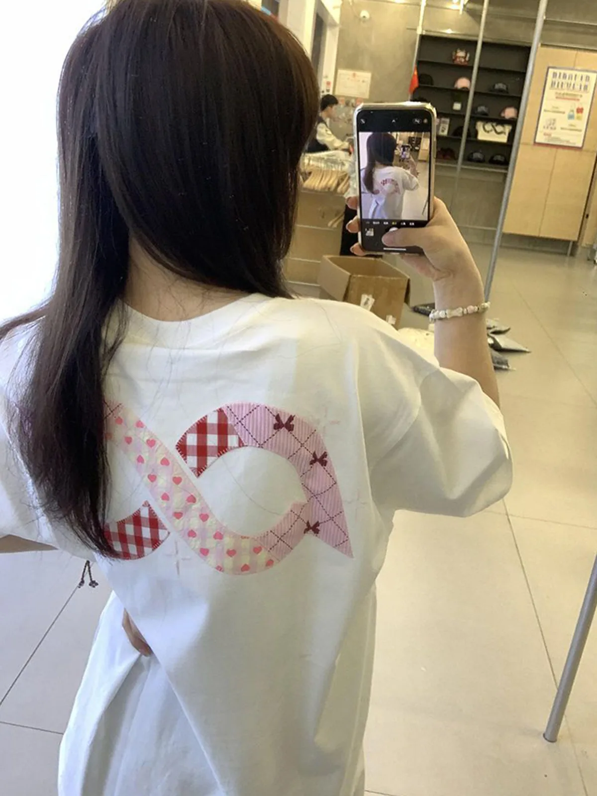 白色・刺繡・寬鬆・夏日・短袖上衣 版型展示