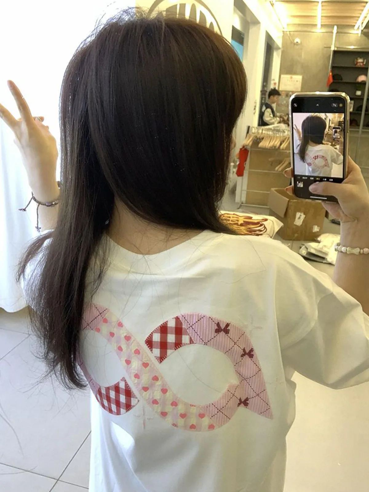 白色・刺繡・寬鬆・夏日・短袖上衣 版型展示
