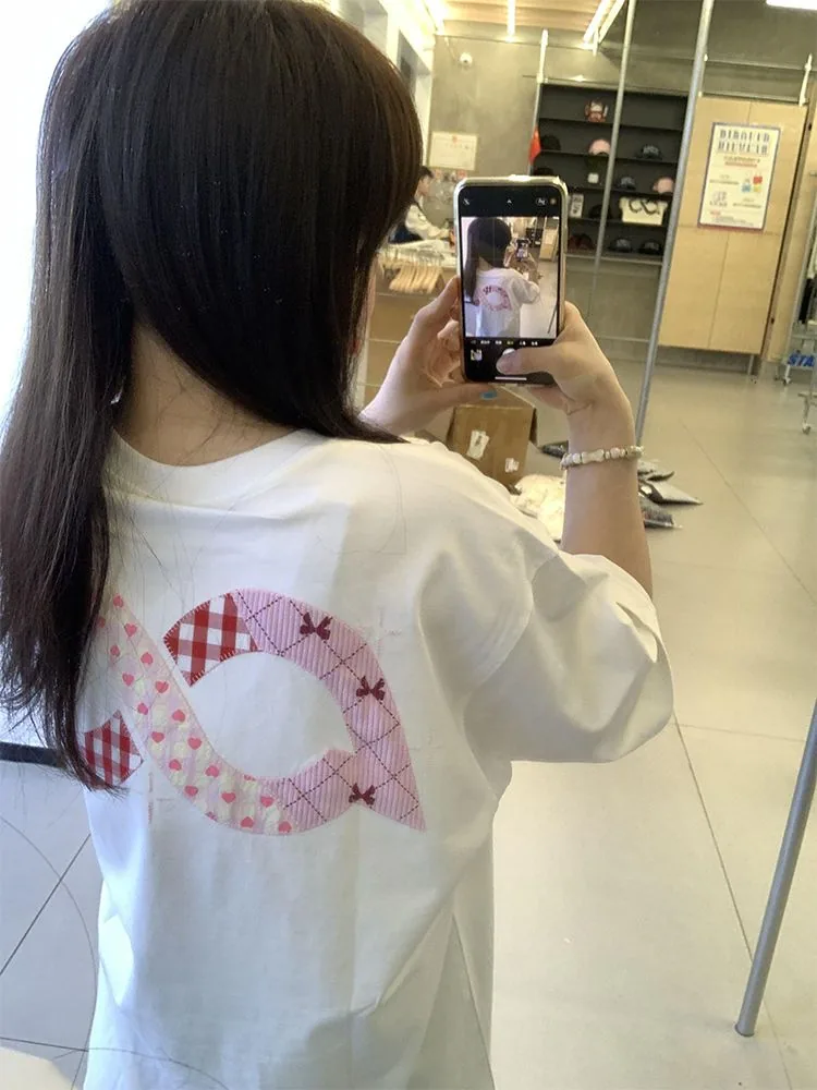 白色・刺繡・寬鬆・夏日・短袖上衣 設計細節