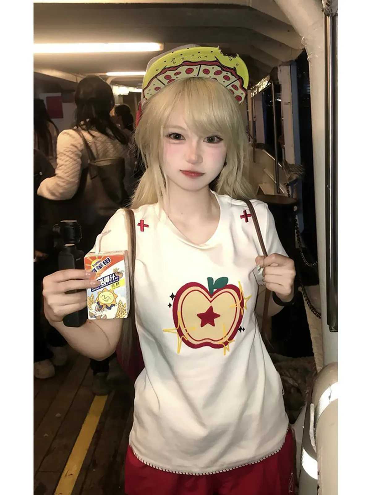 白色/杏色・短版・修身・夏日・短袖上衣 穿搭氛圍