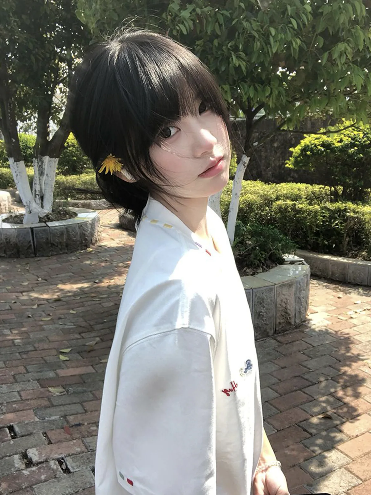 白色・刺繡・寬鬆・夏日・短袖上衣 版型展示