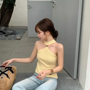 2026夏上新掛脖露肩修身設計感辣妹坑條短款針織背心小衫女百搭・5 色可選 黄色