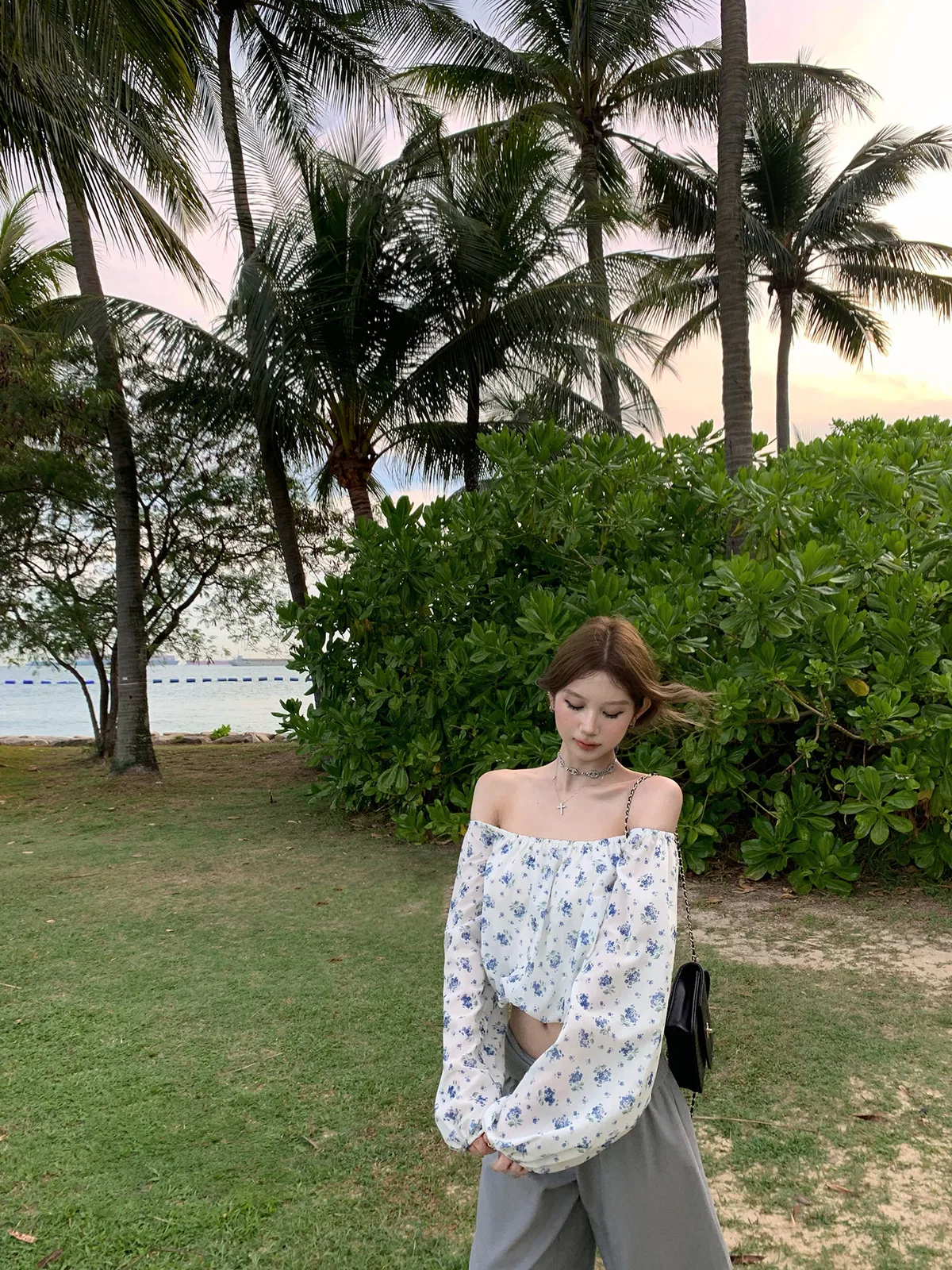 法式一字肩抽褶碎花上衣女小眾收腰設計感薄款長袖小衫T恤ins 商品細節 2