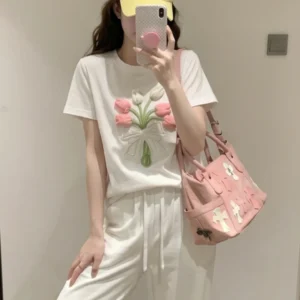 210克精棉白色圓領立體花朵正肩短袖T恤獨特修身設計感上衣