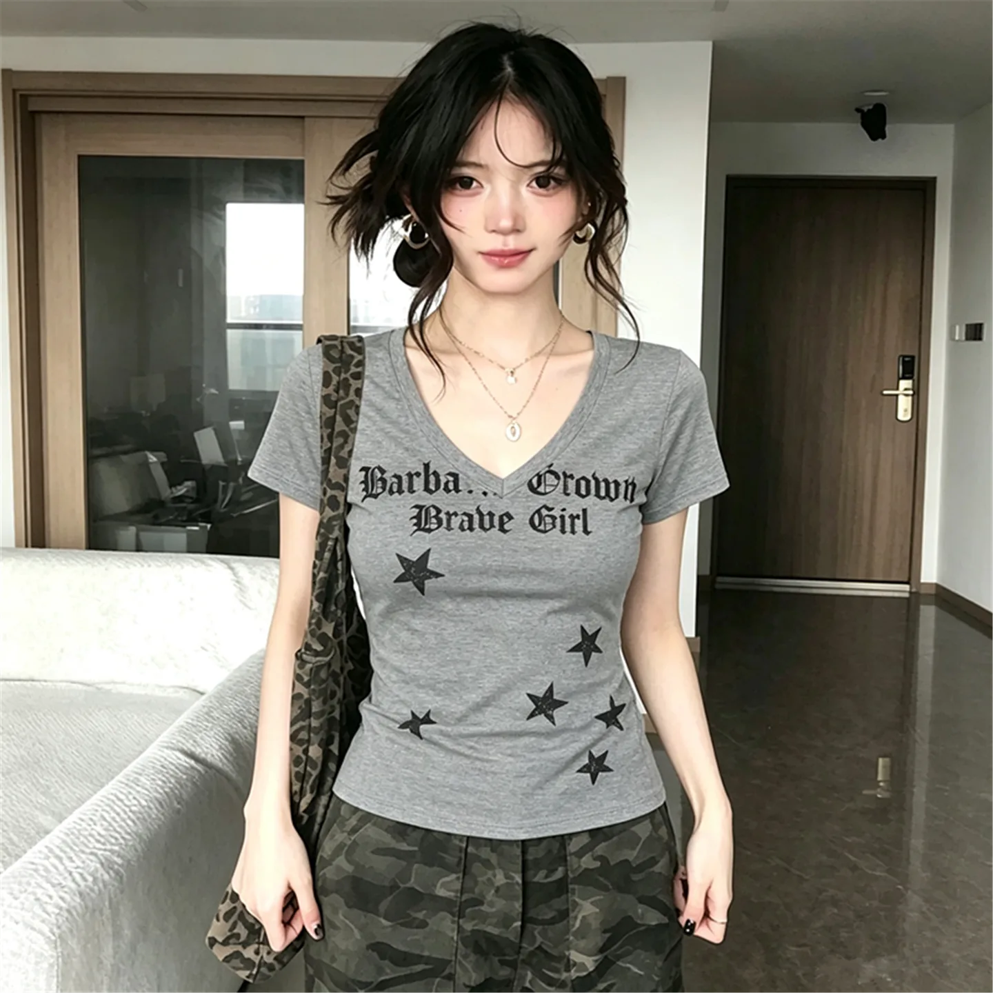 260克精棉美式灰色星星字母印花v領正肩短袖女修身小上衣 商品細節 3