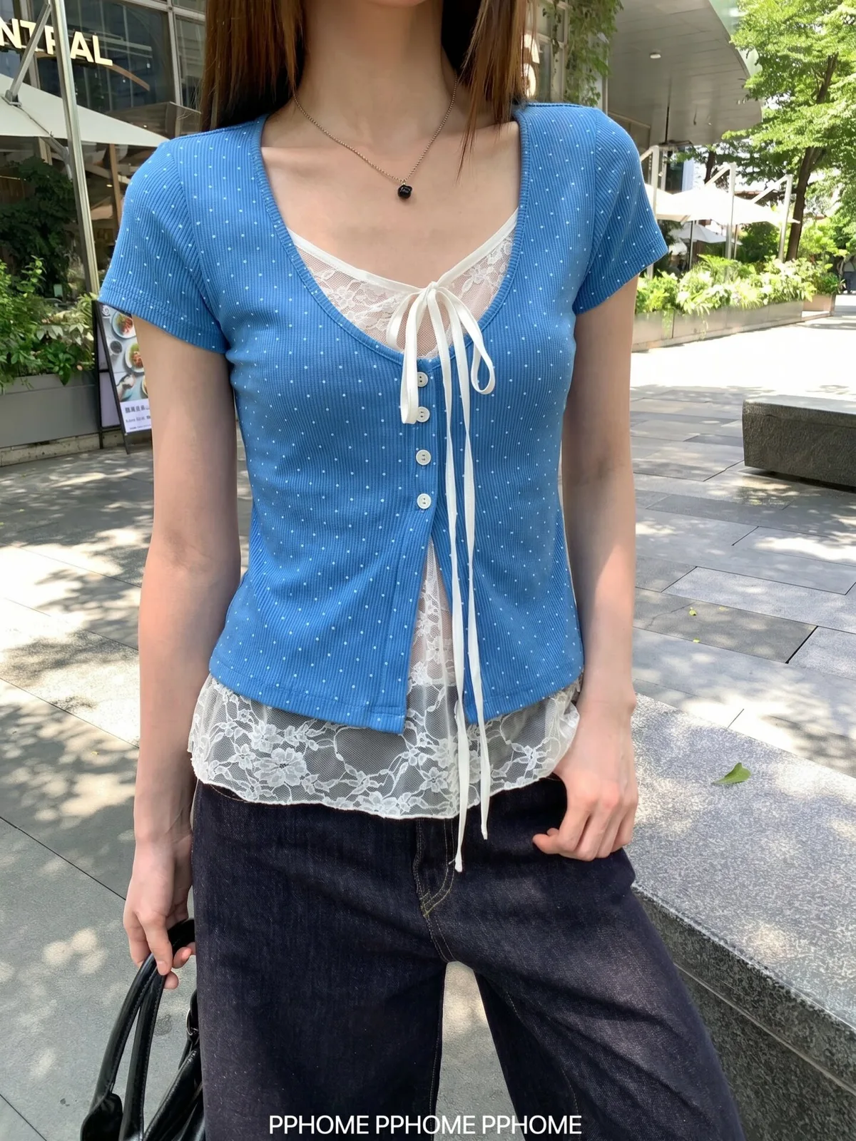 260克人棉波點假兩件正肩短袖女設計感蕾絲收腰小上衣 商品細節 1
