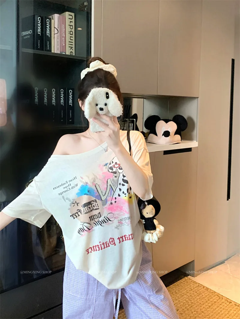 萊賽爾慵懶風米杏色斜肩氣質短袖T恤小眾印花露肩上衣 商品細節 1