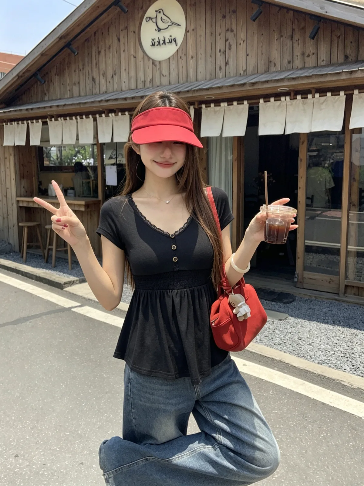 萊賽爾黑色蕾絲拼接v領短袖T恤氣質褶皺收腰小眾正肩短上衣 商品細節 1