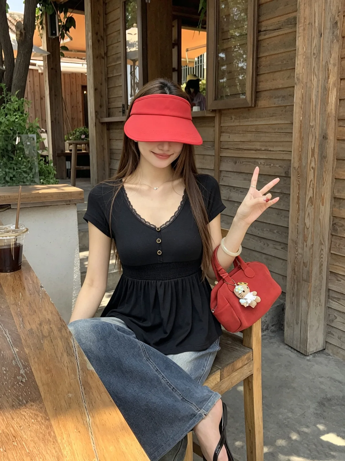 萊賽爾黑色蕾絲拼接v領短袖T恤氣質褶皺收腰小眾正肩短上衣 商品細節 2