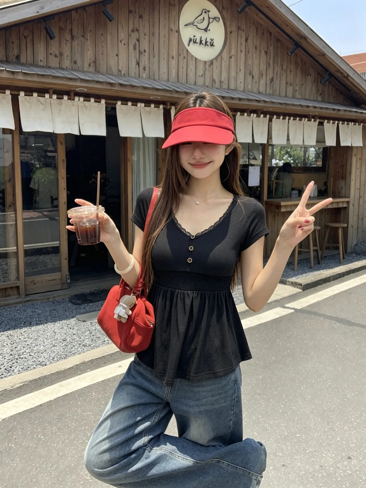 萊賽爾黑色蕾絲拼接v領短袖T恤氣質褶皺收腰小眾正肩短上衣 商品細節 3