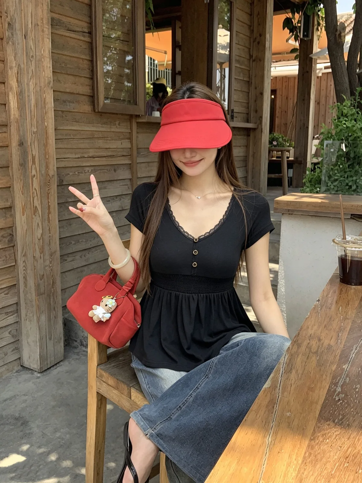 萊賽爾黑色蕾絲拼接v領短袖T恤氣質褶皺收腰小眾正肩短上衣 商品細節 4