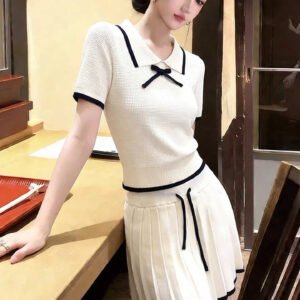 白色上衣+白色短裙／藏青上衣+藏青短裙・百褶・蝴蝶結・短版半身裙