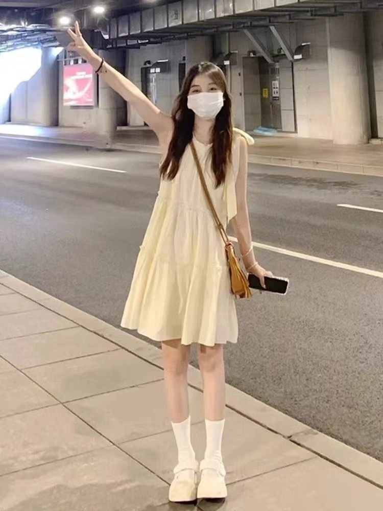 度假風・吊帶・掛脖・短版洋裝 穿搭氛圍