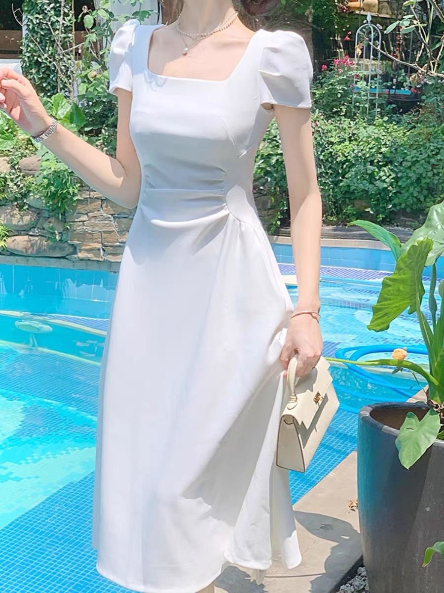 白色/藍色・方領・中長版洋裝 穿搭參考