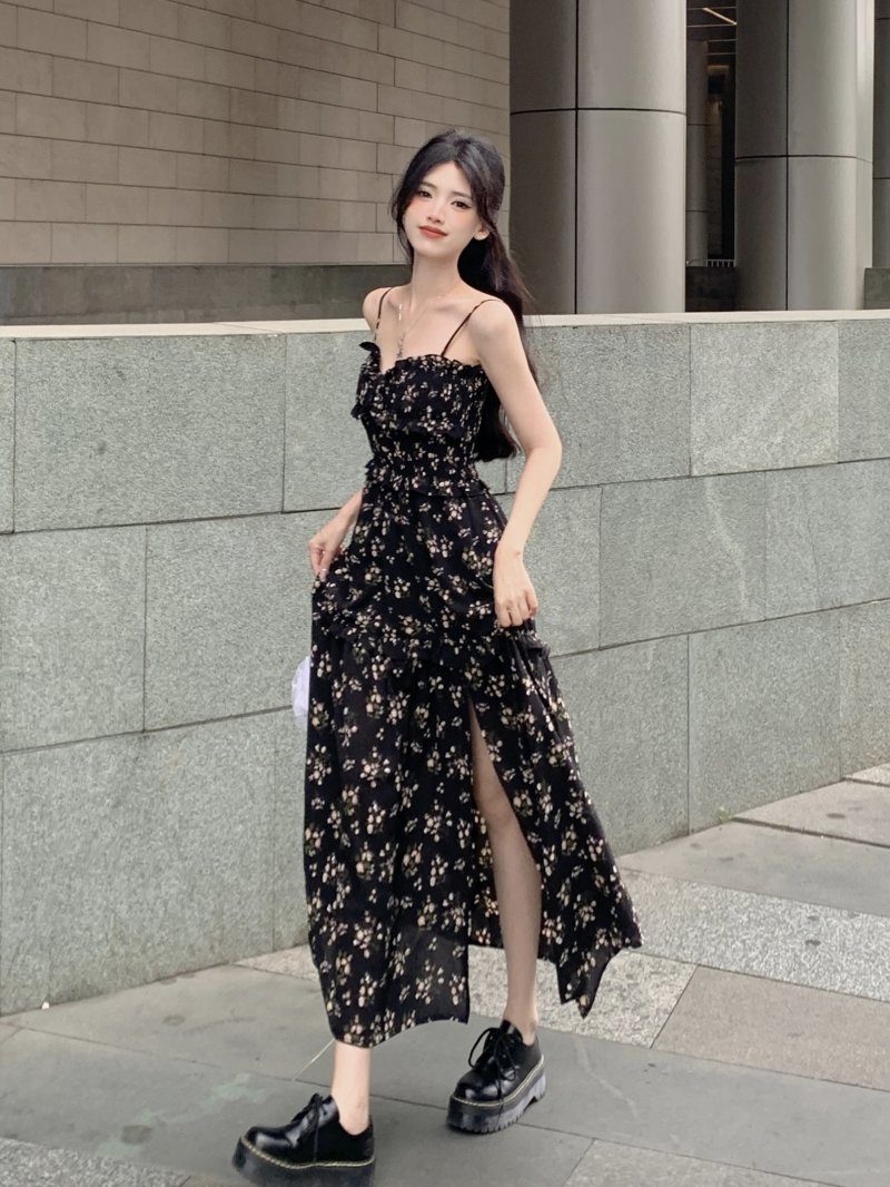 黑色・法式・吊帶・碎花・中長版洋裝 穿搭氛圍