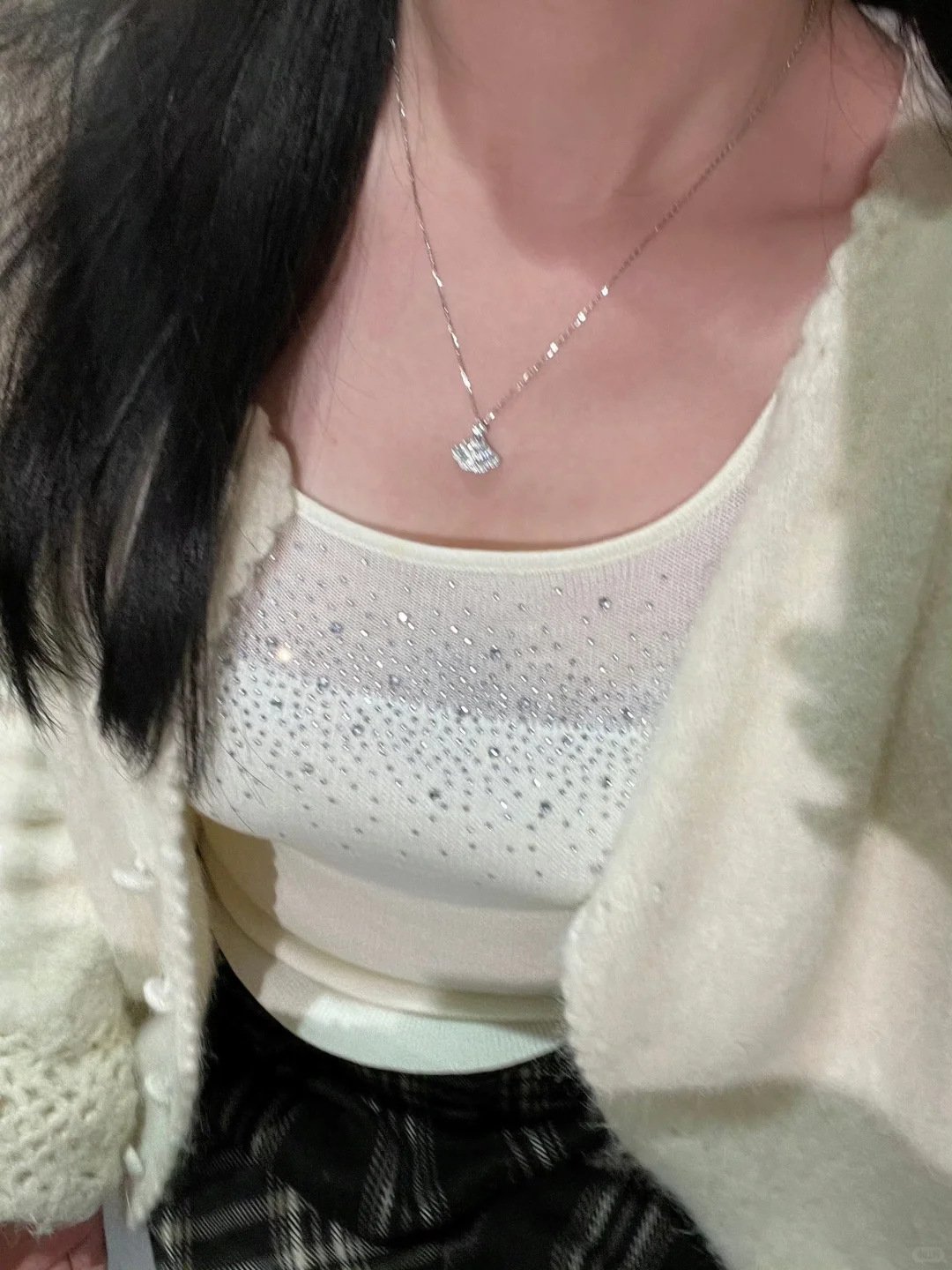 白金色滿鑽裙擺項鍊日常穿搭