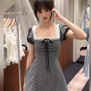 法式・方領・泡泡袖・波點・短版洋裝