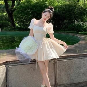 杏色・泡泡袖・短版洋裝