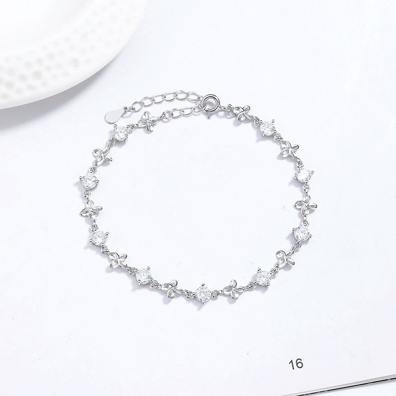 S925純銀閃耀鋯石四葉草花環手鍊 白金色完整展示
