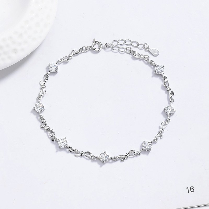 S925純銀閃耀鋯石蝴蝶結花環手鍊 白金色完整展示