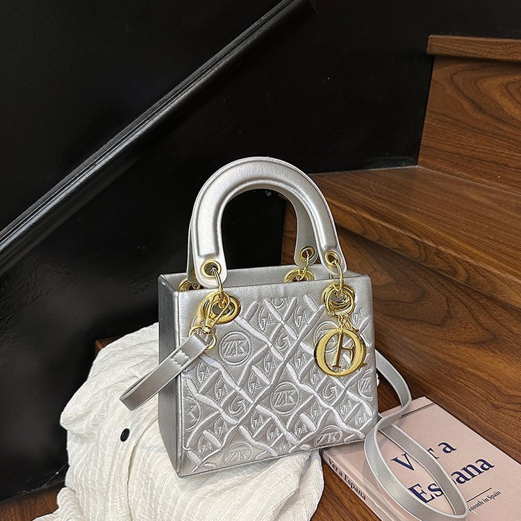 銀色立體刺繡迷你手提斜背包